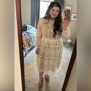 NWT Ivy City Co Cream and White Floral Lace Midi Dress